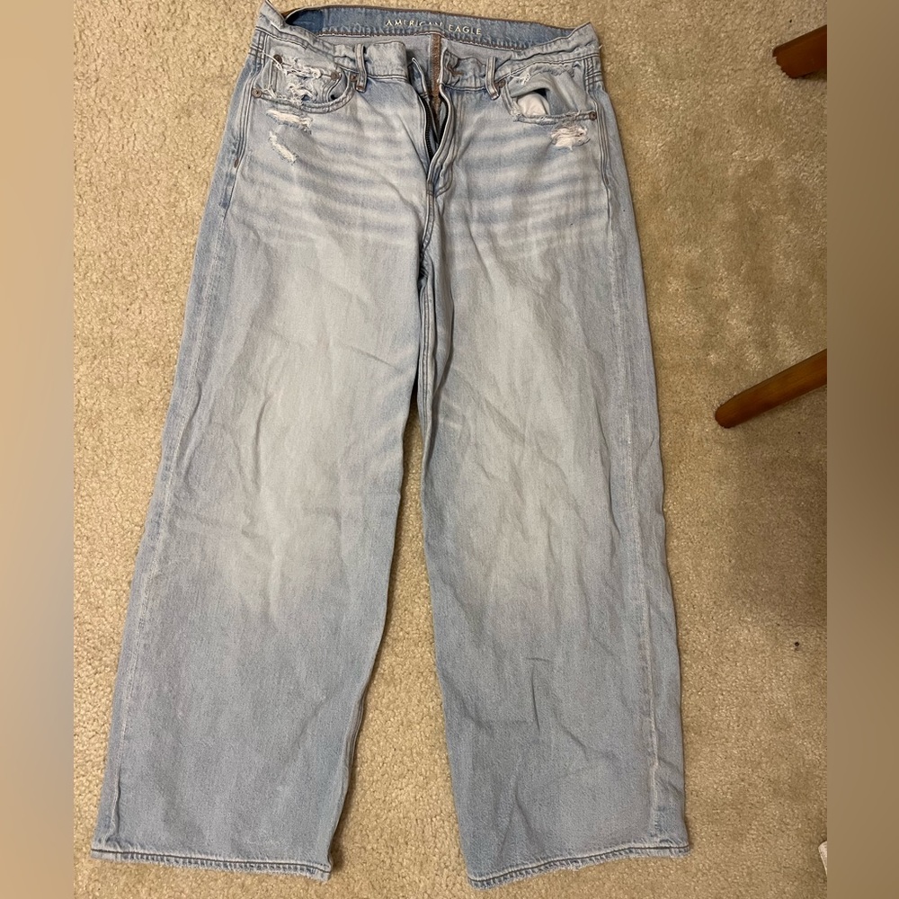 Brand new light wash American Eagle jeans size 8!!! Wide leg super trendy!